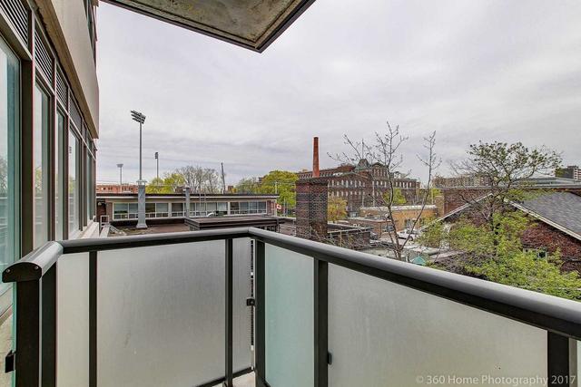 319 - 20 Joe Shuster Way, Condo with 2 bedrooms, 2 bathrooms and 0 parking in Toronto ON | Image 3