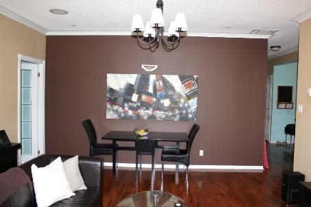 1001 - 393 King St, Condo with 2 bedrooms, 1 bathrooms and 1 parking in Toronto ON | Image 4