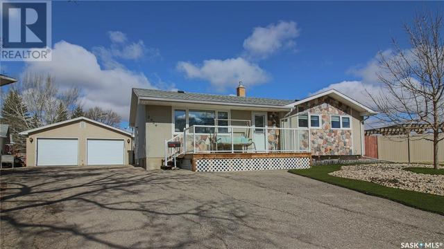 2924 3rd Avenue N, House detached with 3 bedrooms, 2 bathrooms and null parking in Regina SK | Image 1