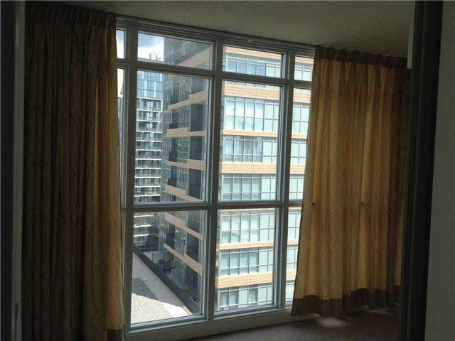 1706 - 15 Iceboat Terr, Condo with 2 bedrooms, 2 bathrooms and 1 parking in Toronto ON | Image 3