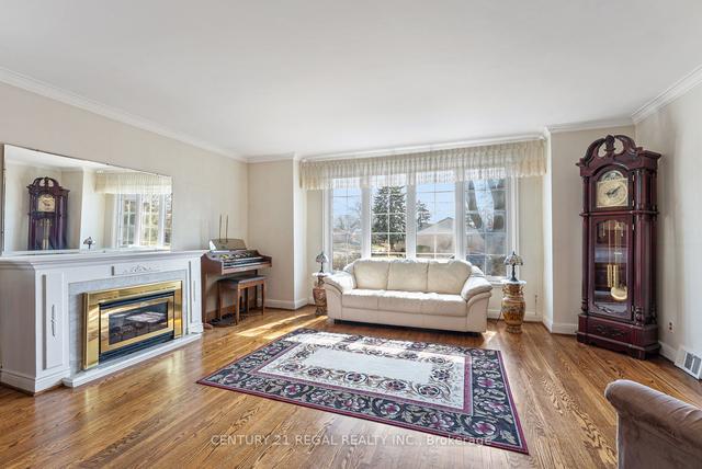 36 Redcar Ave, House detached with 3 bedrooms, 2 bathrooms and 4 parking in Toronto ON | Image 2