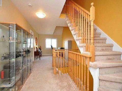 5801 Tenth Line W, House attached with 3 bedrooms, 4 bathrooms and 2 parking in Mississauga ON | Image 2