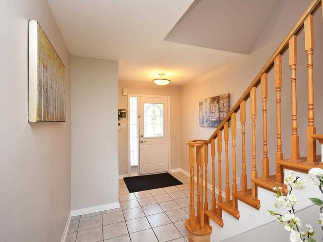 190 Twin Pines Cres, House attached with 3 bedrooms, 3 bathrooms and 3 parking in Brampton ON | Image 14