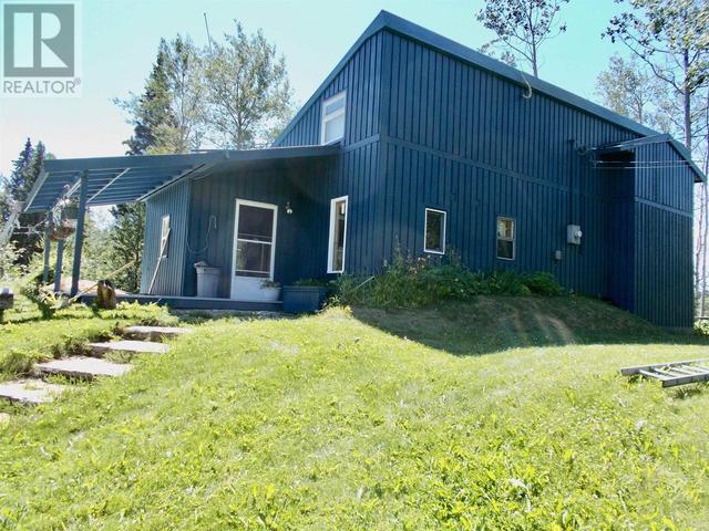 6499 Mahood Lake Road, House detached with 2 bedrooms, 2 bathrooms and null parking in Cariboo L BC | Image 2