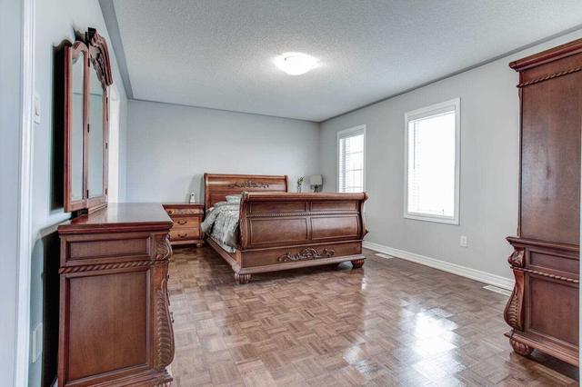 77 Maurier Blvd, House detached with 4 bedrooms, 4 bathrooms and 4 parking in Vaughan ON | Image 17