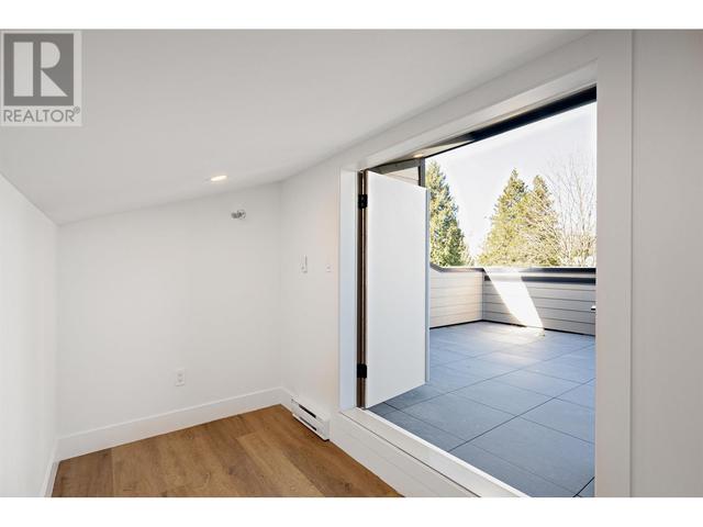 45 E 8th Avenue, House attached with 4 bedrooms, 4 bathrooms and 1 parking in New Westminster BC | Image 23