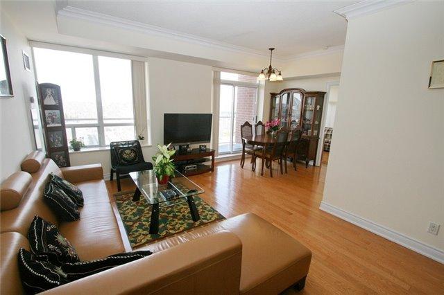 lph7 - 2 Clairtrell Rd, Condo with 3 bedrooms, 2 bathrooms and 1 parking in Toronto ON | Image 3