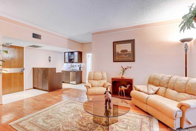 207 - 19 Dundonald St, Condo with 3 bedrooms, 3 bathrooms and 1 parking in Toronto ON | Image 25