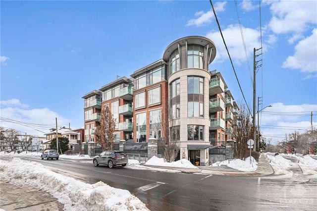 301 - 295 Mackay Street, Condo with 2 bedrooms, 2 bathrooms and 1 parking in Ottawa ON | Image 1