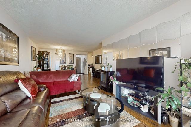 901 - 131 Torresdale Ave, Condo with 2 bedrooms, 2 bathrooms and 2 parking in Toronto ON | Image 2
