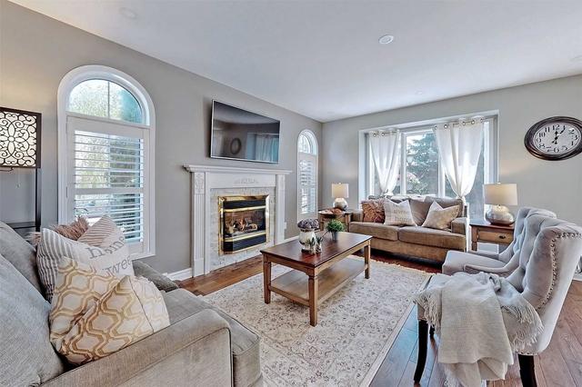 3912 Mcdowell Dr, House semidetached with 4 bedrooms, 4 bathrooms and 3 parking in Mississauga ON | Image 3