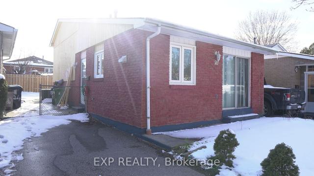 26 Cobbler Cres, House detached with 2 bedrooms, 2 bathrooms and 2 parking in Toronto ON | Image 1