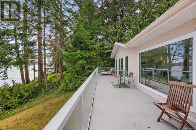 7770 Ships Point Rd, House detached with 2 bedrooms, 2 bathrooms and 4 parking in Comox Valley A BC | Image 39