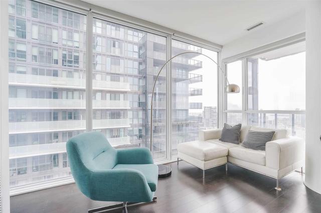 4309 - 15 Grenville St, Condo with 2 bedrooms, 1 bathrooms and 1 parking in Toronto ON | Image 5