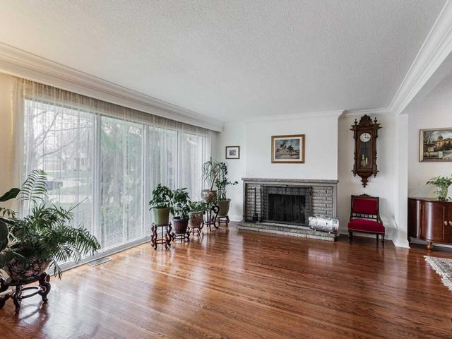 12 Flaremore Cres, House detached with 4 bedrooms, 3 bathrooms and 6 parking in Toronto ON | Image 22