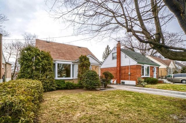 81 Miramar Cres, House detached with 3 bedrooms, 2 bathrooms and 3 parking in Toronto ON | Image 2