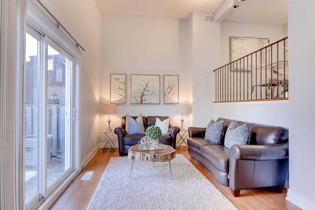 16 Timberbank Blvd, Townhouse with 3 bedrooms, 2 bathrooms and 3 parking in Toronto ON | Image 18