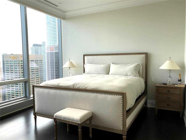 3702 - 50 Yorkville Ave, Condo with 2 bedrooms, 3 bathrooms and 2 parking in Toronto ON | Image 8