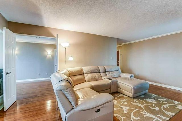 1709 - 100 County Court Blvd, Condo with 3 bedrooms, 2 bathrooms and 1 parking in Brampton ON | Image 5