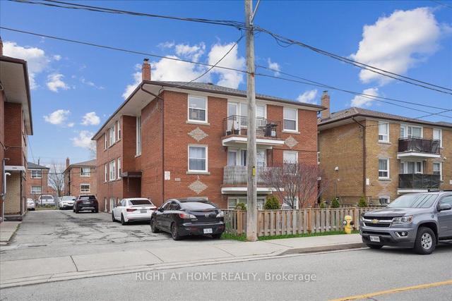 231 Melrose St, House detached with 9 bedrooms, 9 bathrooms and 9 parking in Toronto ON | Image 1