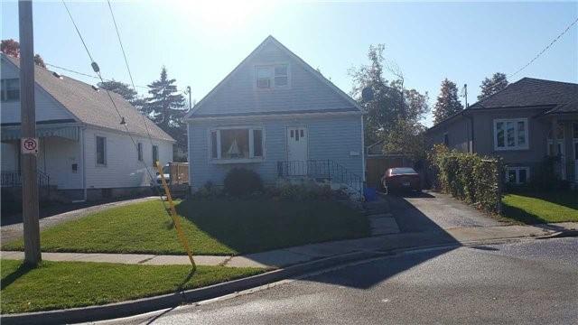 253 Sinclair Ave, House detached with 3 bedrooms, 3 bathrooms and 3 parking in Oshawa ON | Image 2