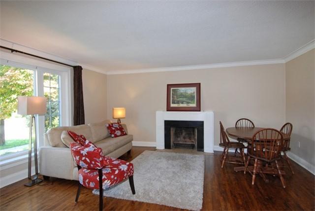 231 Berry Rd, House detached with 2 bedrooms, 1 bathrooms and 4 parking in Toronto ON | Image 5