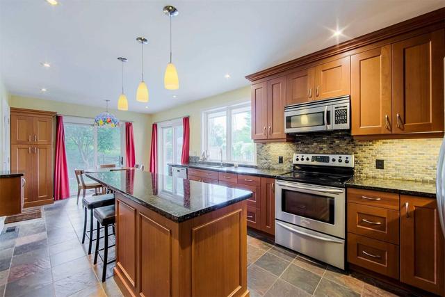 1336 Kendall Rd, House detached with 4 bedrooms, 2 bathrooms and 4 parking in Mississauga ON | Image 4
