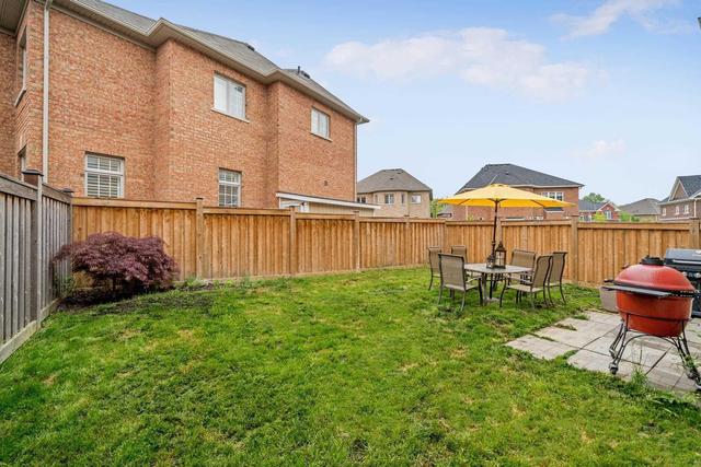 299 Kincardine Terr, House detached with 4 bedrooms, 3 bathrooms and 4 parking in Milton ON | Image 17