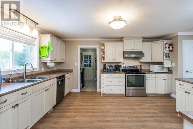 8625 Lynn Drive, House detached with 4 bedrooms, 3 bathrooms and null parking in Fraser Fort George C BC | Image 12