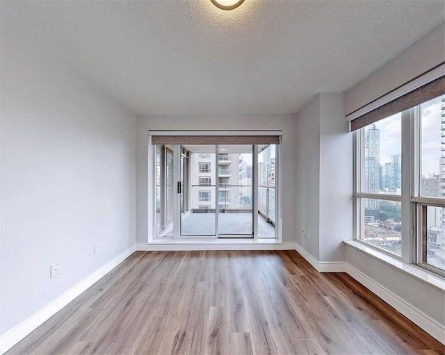 2309 - 909 Bay St, Condo with 3 bedrooms, 2 bathrooms and 1 parking in Toronto ON | Image 9