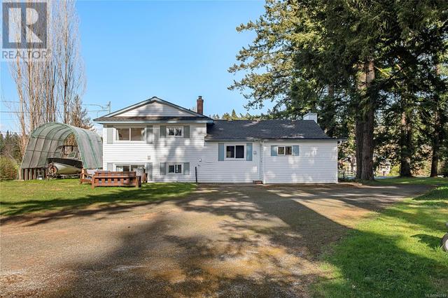 7997 Island Hwy N, House detached with 4 bedrooms, 3 bathrooms and 5 parking in Comox Valley C (Puntledge   Black Creek) BC | Image 32