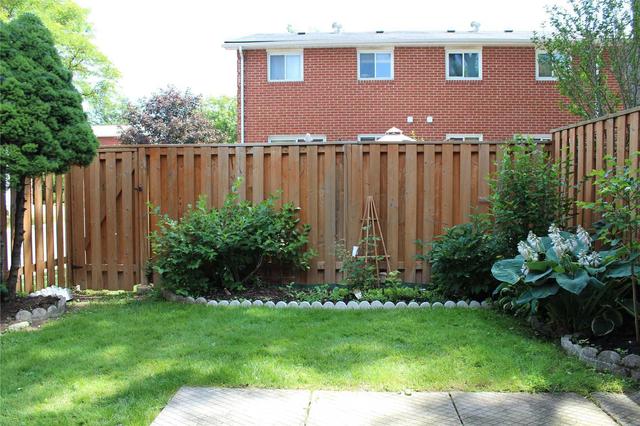 79 Porterfield Cres, Townhouse with 4 bedrooms, 2 bathrooms and 2 parking in Markham ON | Image 20