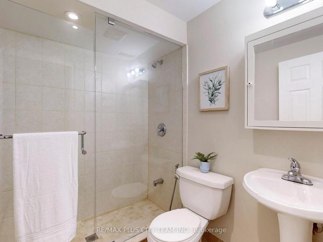 9 Algarve Cres, House semidetached with 3 bedrooms, 3 bathrooms and 2 parking in Toronto ON | Image 17