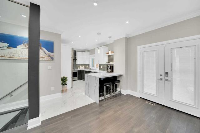 3 Aura Lea Blvd, House detached with 4 bedrooms, 4 bathrooms and 4 parking in Toronto ON | Image 2