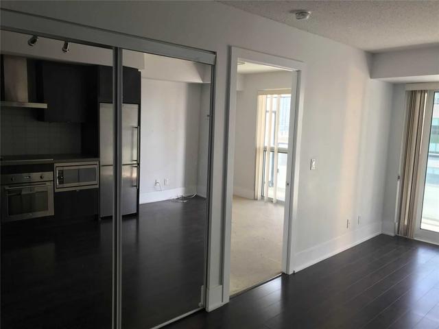 1001 - 300 Front St W, Condo with 1 bedrooms, 1 bathrooms and 0 parking in Toronto ON | Image 6