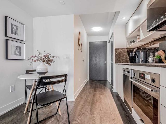 1215 - 9 Mabelle Ave, Condo with 1 bedrooms, 1 bathrooms and 1 parking in Toronto ON | Image 2
