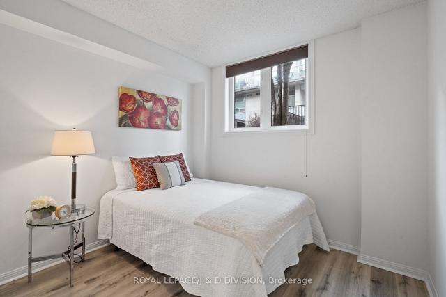 902 - 9 Shank St, Townhouse with 3 bedrooms, 1 bathrooms and 1 parking in Toronto ON | Image 11
