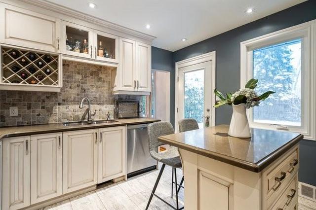 22 Cranleigh Crt, House detached with 3 bedrooms, 2 bathrooms and 10 parking in Toronto ON | Image 32