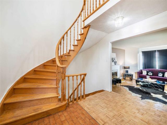 22 Fernside Crt, House detached with 3 bedrooms, 3 bathrooms and 6 parking in Toronto ON | Image 14