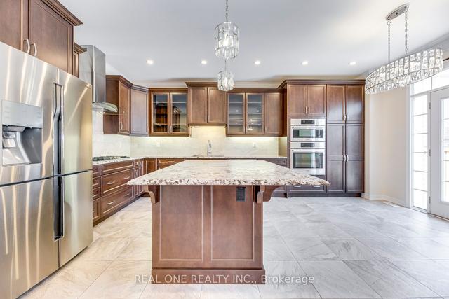 90 Fowley Dr, House detached with 4 bedrooms, 4 bathrooms and 4 parking in Oakville ON | Image 6