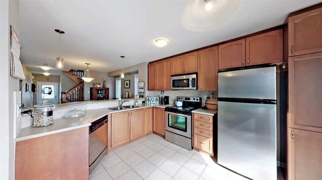 1890 Liatris Dr, House attached with 3 bedrooms, 3 bathrooms and 2 parking in Pickering ON | Image 2