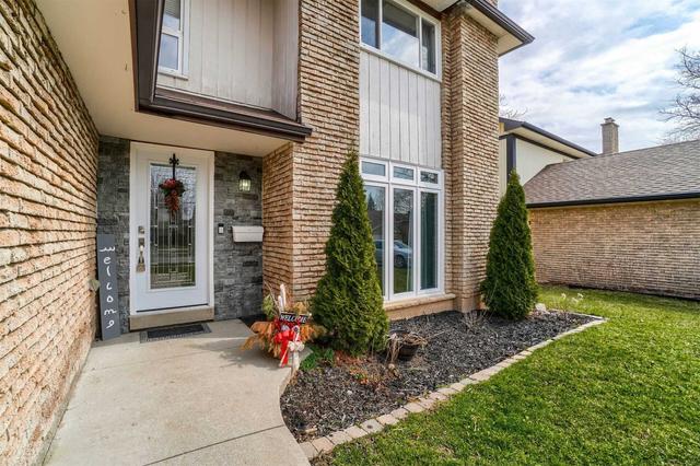 2393 Cavendish Dr, House detached with 4 bedrooms, 3 bathrooms and 4 parking in Burlington ON | Image 12