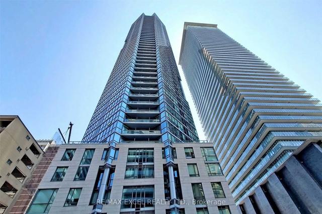 1001 - 45 Charles St E, Condo with 2 bedrooms, 1 bathrooms and 1 parking in Toronto ON | Image 32