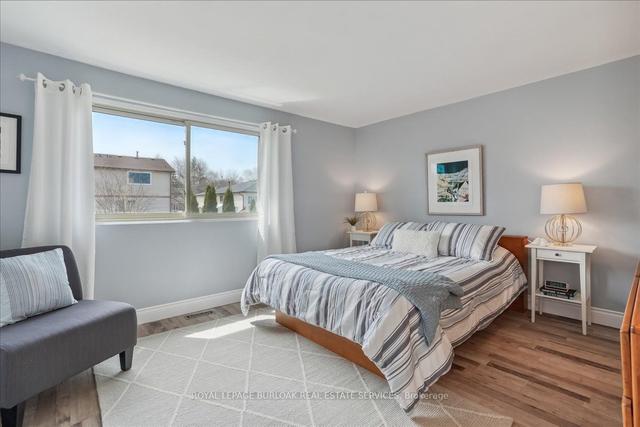 2275 Melissa Cres, House semidetached with 3 bedrooms, 2 bathrooms and 4 parking in Burlington ON | Image 7