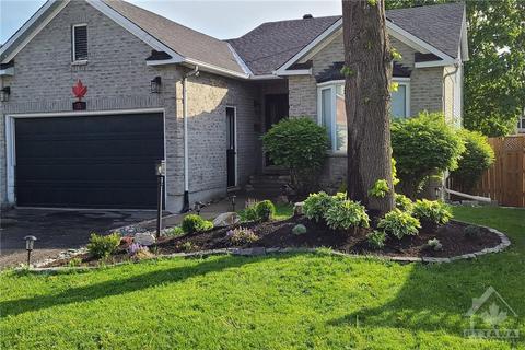 15 Windbrook Crescent, House detached with 4 bedrooms, 3 bathrooms and 4 parking in Ottawa ON | Card Image