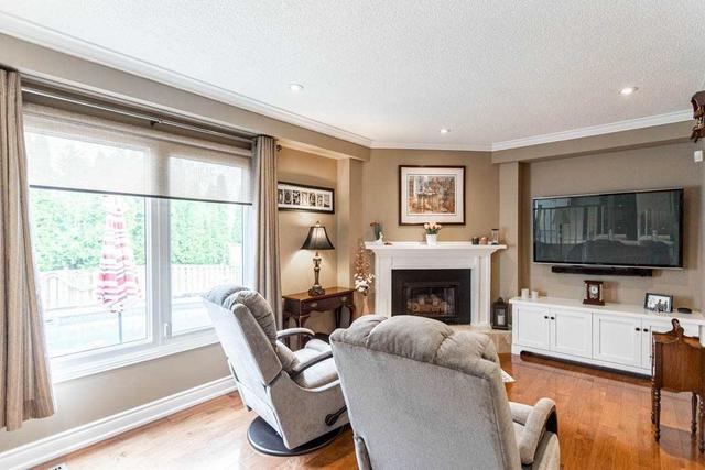 2067 Hunters Wood Dr, House detached with 3 bedrooms, 4 bathrooms and 3 parking in Burlington ON | Image 6
