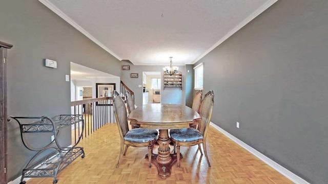 81 Weldrick Rd W, House detached with 3 bedrooms, 2 bathrooms and 5 parking in Richmond Hill ON | Image 4