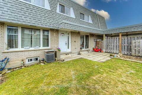 26 - 14 Williamsburg Rd, Townhouse with 3 bedrooms, 2 bathrooms and 1 parking in Kitchener ON | Card Image