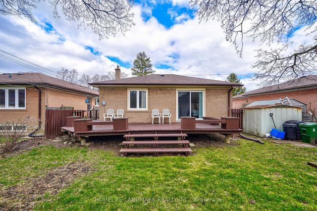 28 Murmouth Rd W, House detached with 3 bedrooms, 2 bathrooms and 3 parking in Toronto ON | Image 32