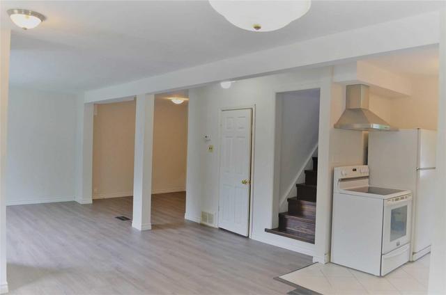Upper - 20 Lyndale Dr, House detached with 4 bedrooms, 3 bathrooms and 2 parking in Toronto ON | Image 3